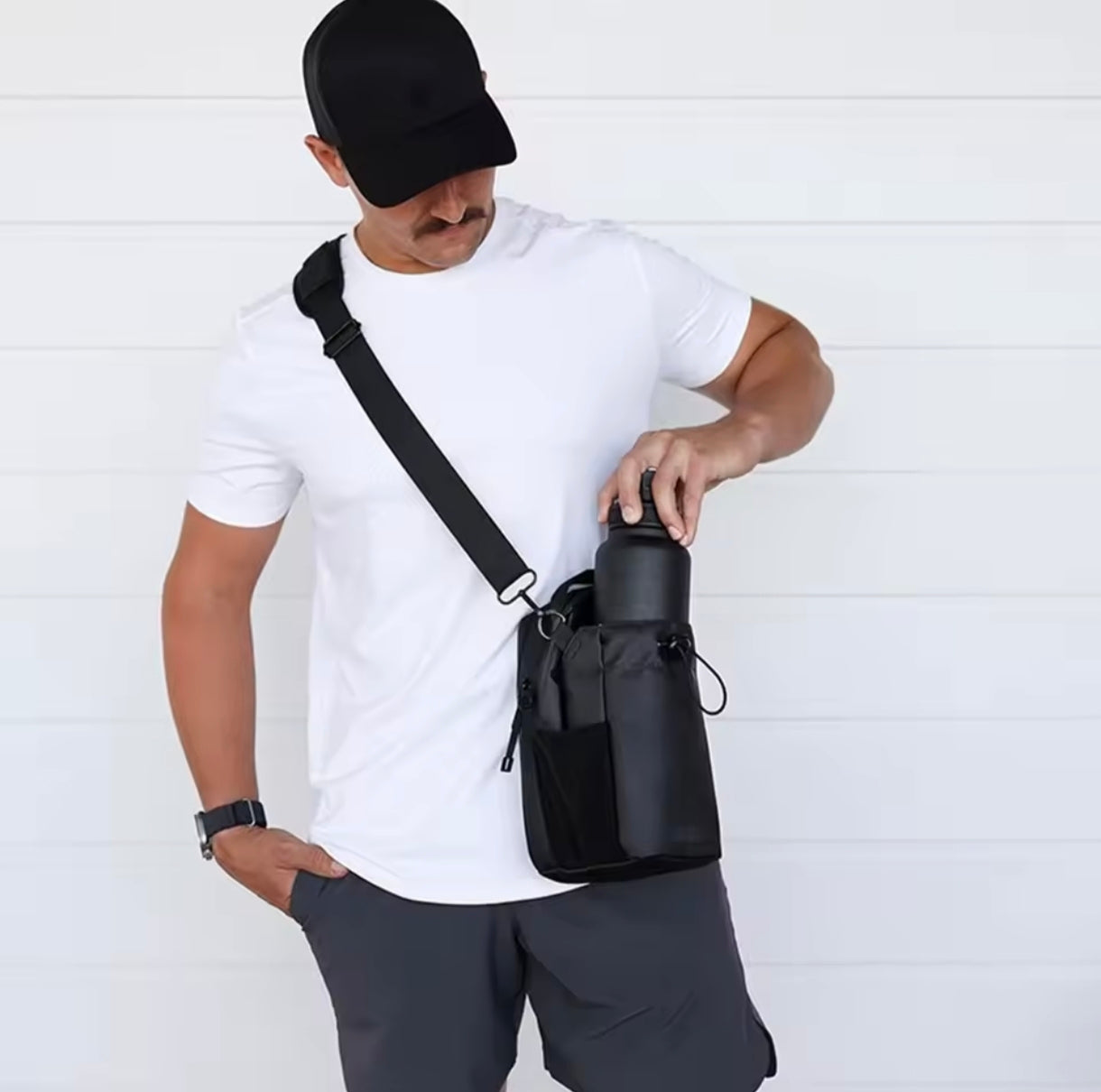 Magnetic Water bottle bag. Small, portable, and perfect for training.