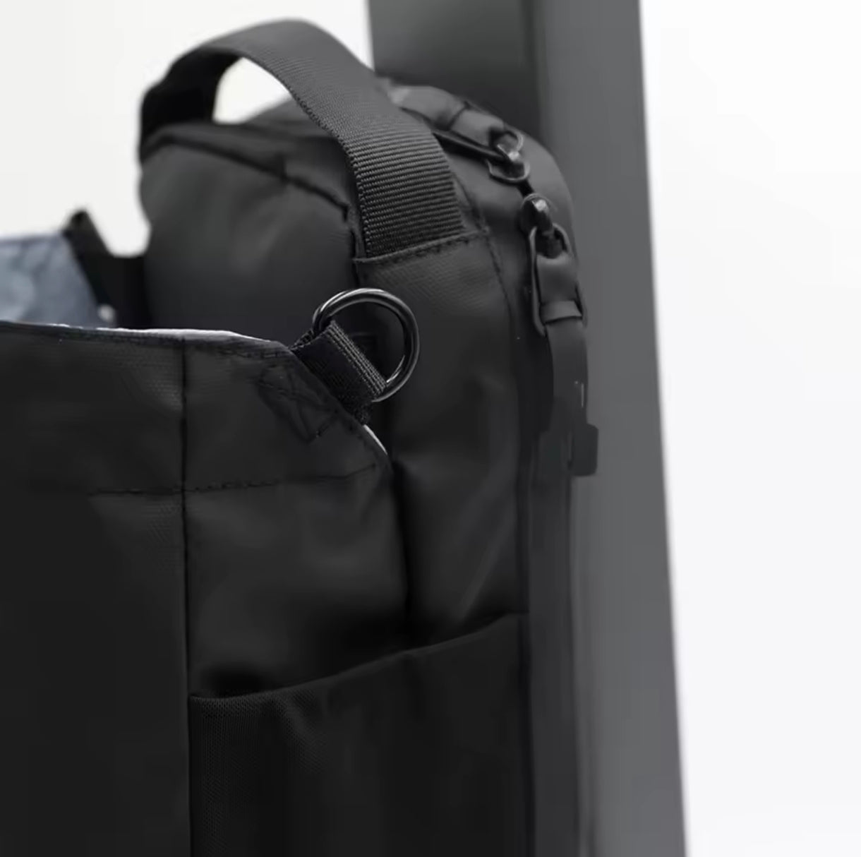 Magnetic Water bottle bag. Small, portable, and perfect for training.